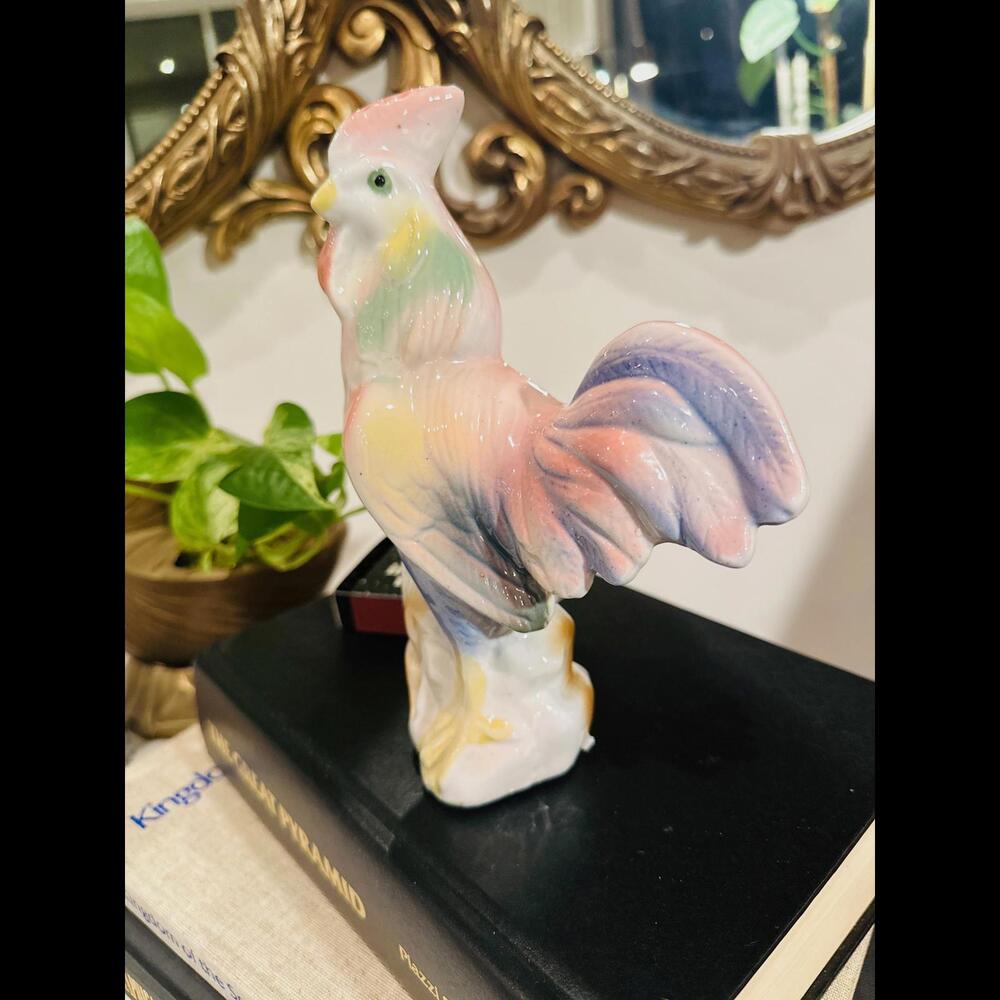 Pretty Rooster Decor